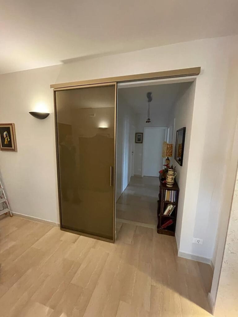 Porta Scorrevole in vetro opaco e PVC