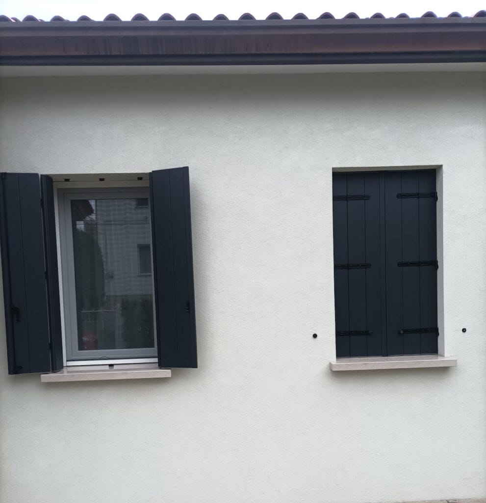 Soluzioni Chiavi in Mano, Scuri in Pvc, Sostituzione piani in Marmo, Serramenti e Zanzariere